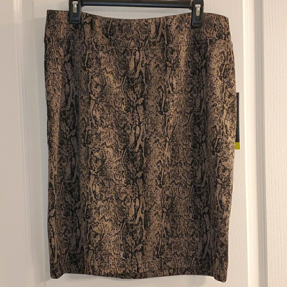 Style and Co Stretch Black Brown Snake Skirt 0X NWT
